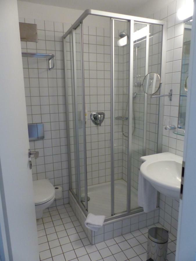 Einzelzimmer mit Dusche